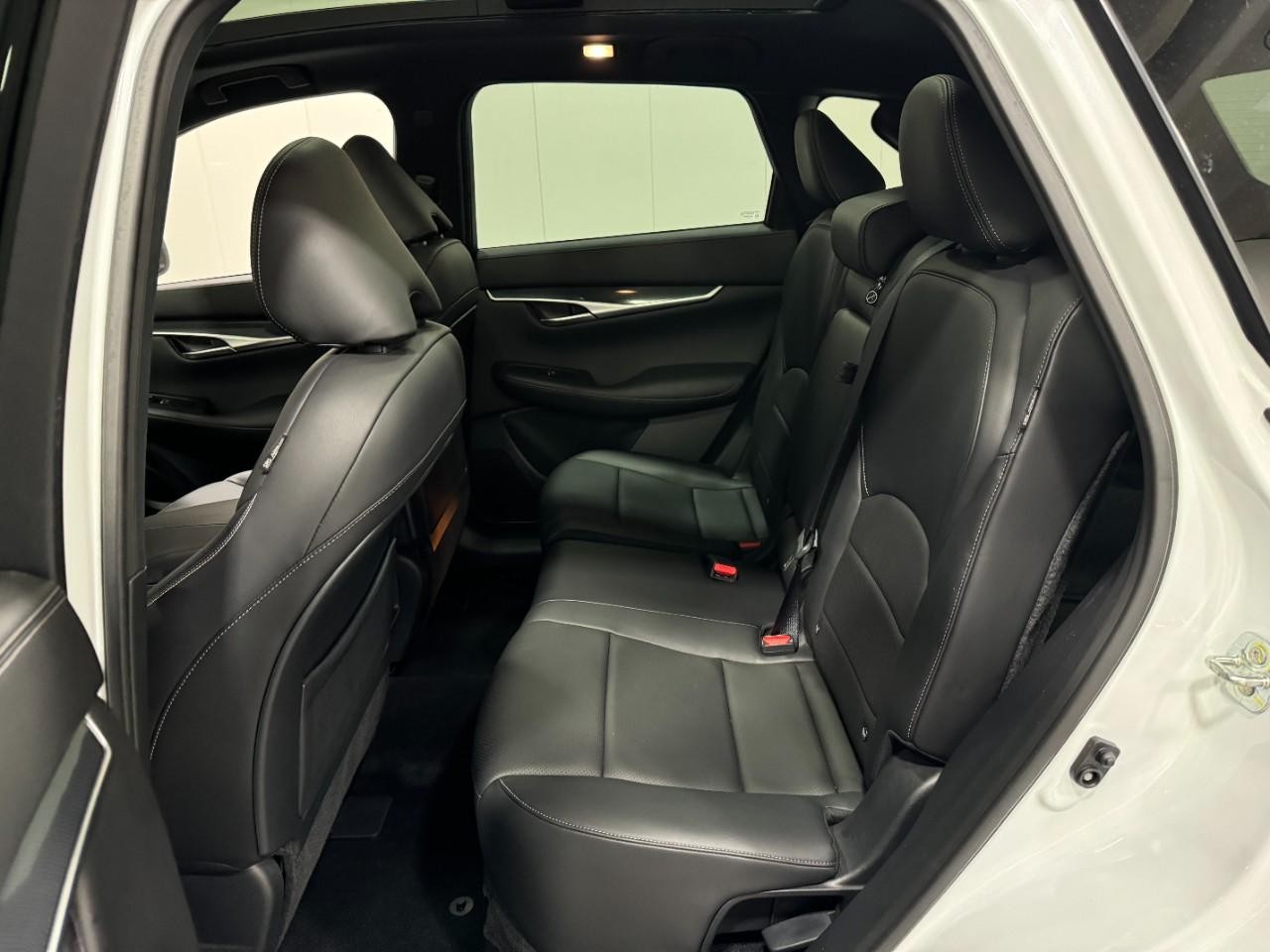 INFINITI QX50 Vehicle Full-screen Gallery Image 8