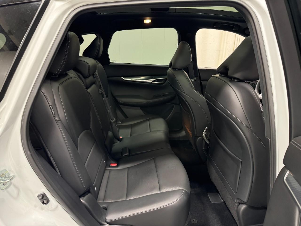 INFINITI QX50 Vehicle Full-screen Gallery Image 10