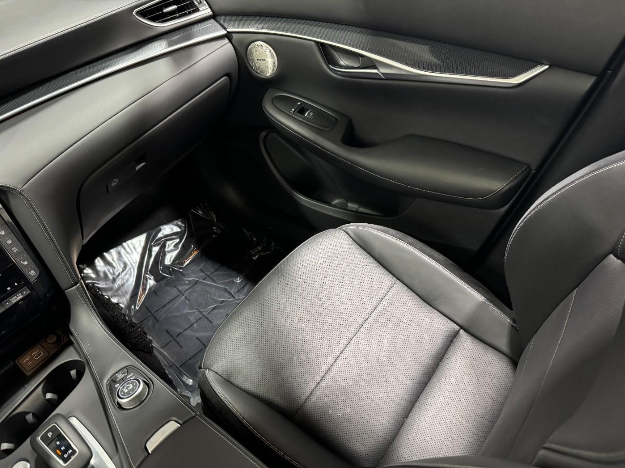 INFINITI QX50 Vehicle Full-screen Gallery Image 17