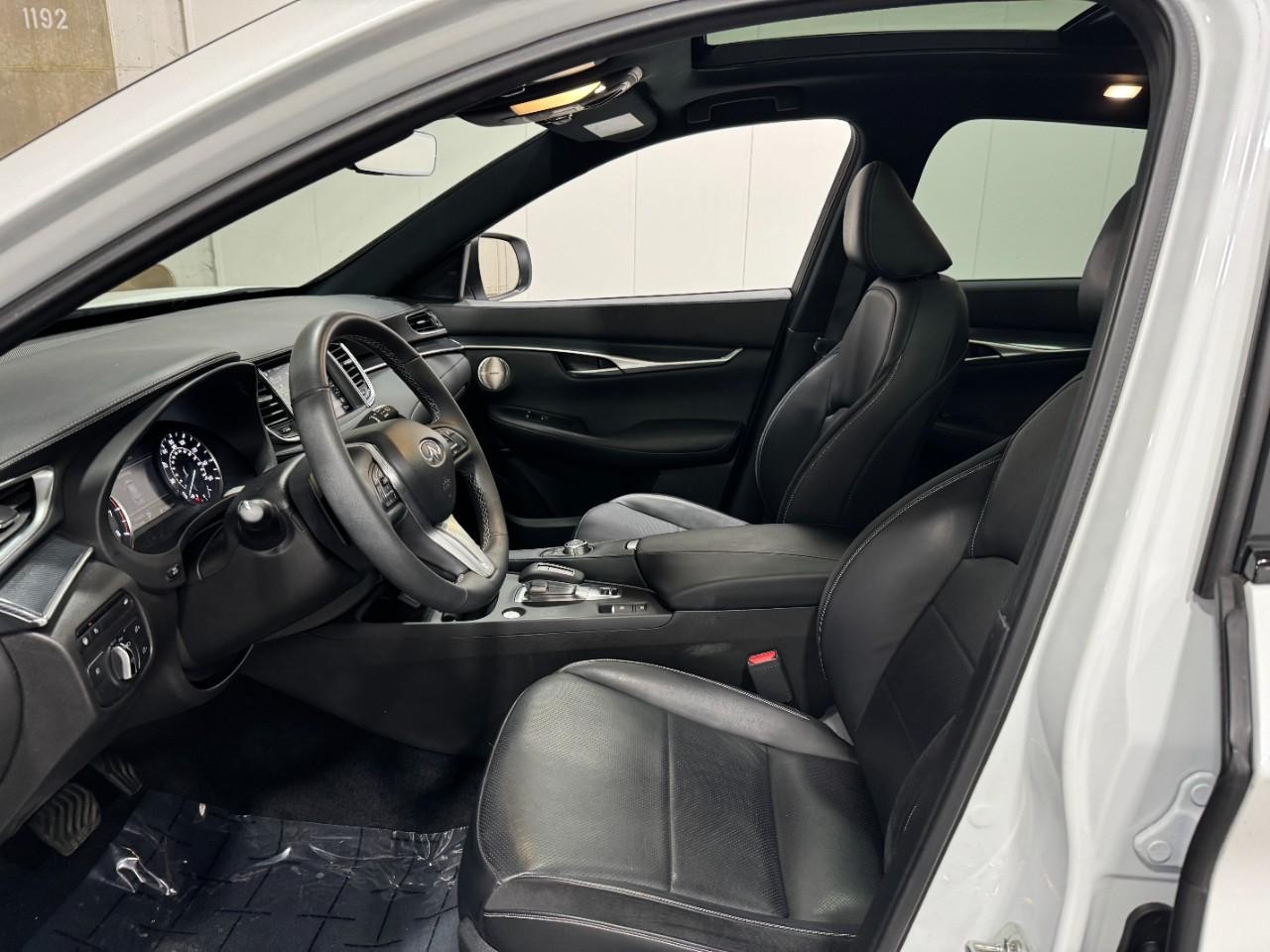 INFINITI QX50 Vehicle Full-screen Gallery Image 24