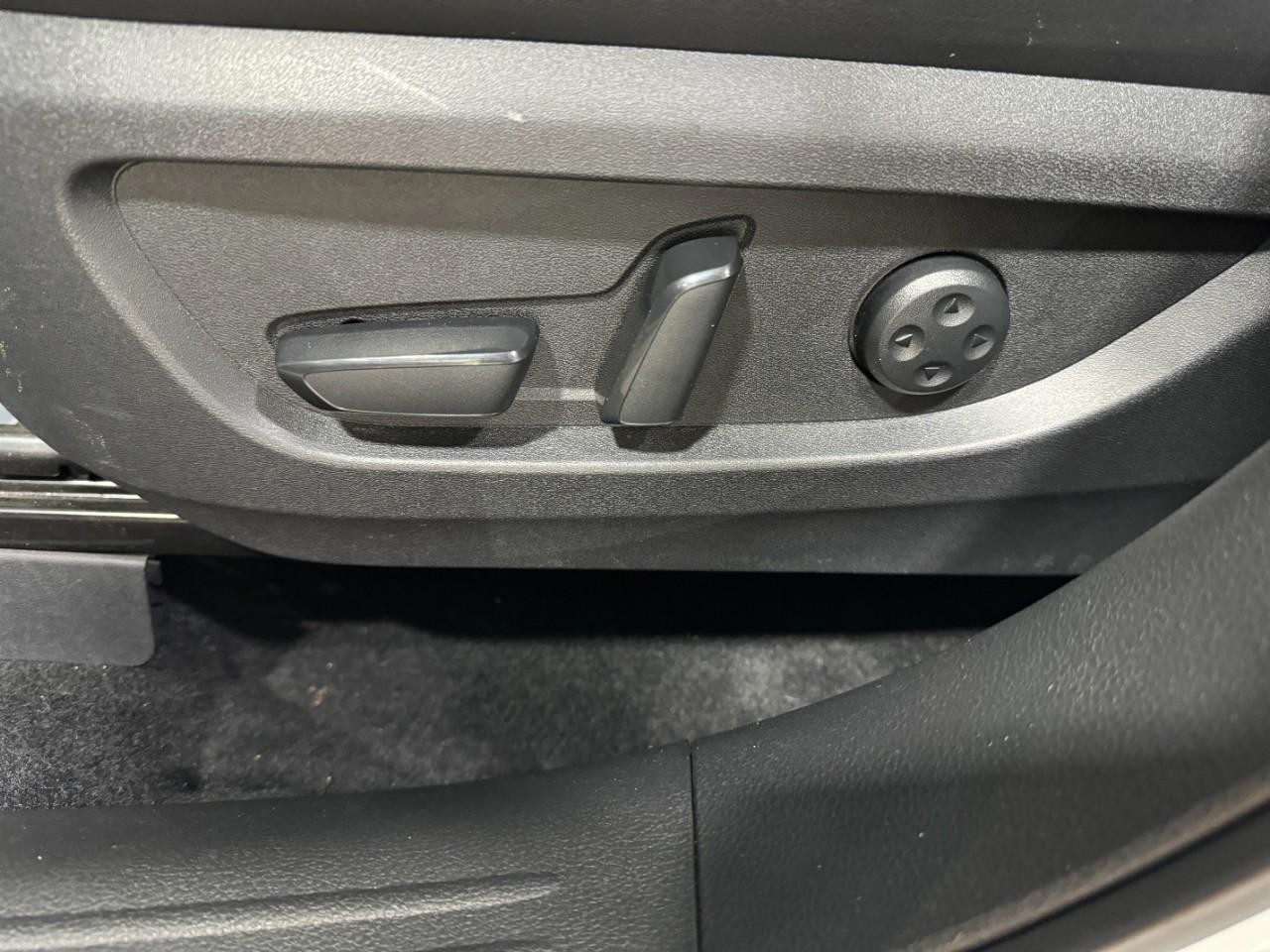 INFINITI QX50 Vehicle Full-screen Gallery Image 26