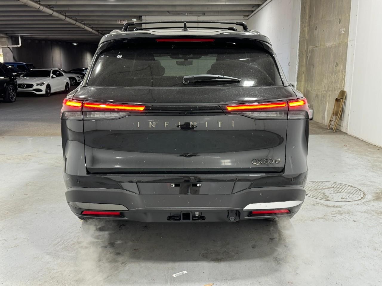 INFINITI QX60 Vehicle Full-screen Gallery Image 10