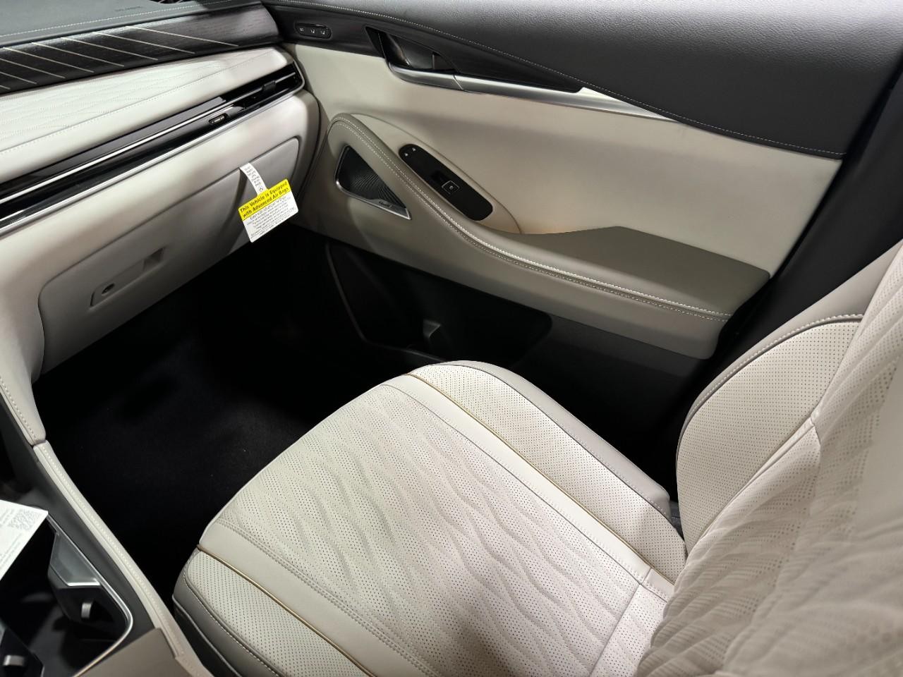 INFINITI QX60 Vehicle Full-screen Gallery Image 20