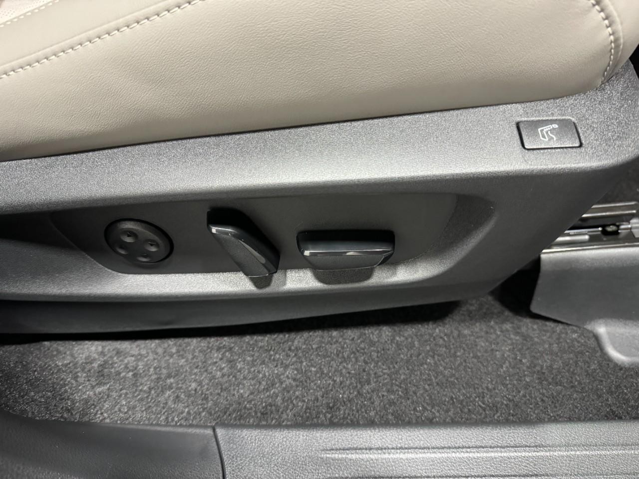 INFINITI QX60 Vehicle Full-screen Gallery Image 23