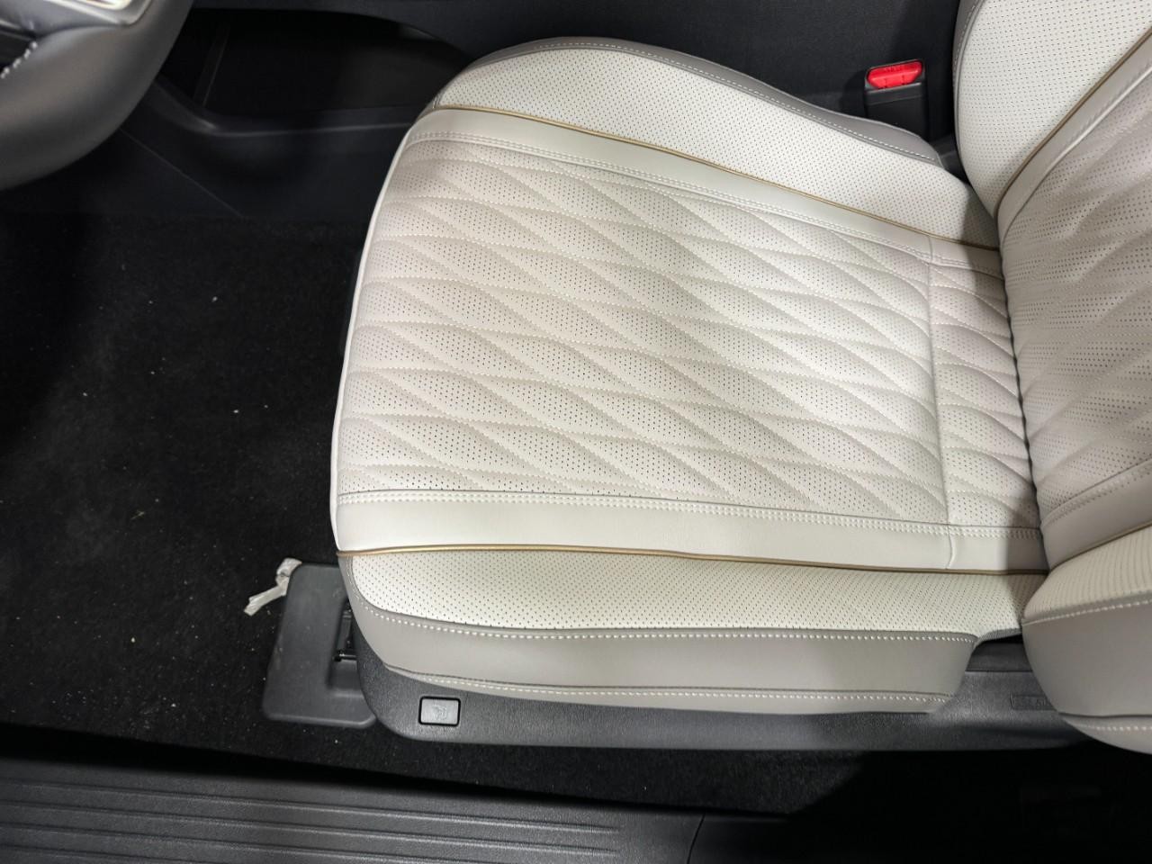 INFINITI QX60 Vehicle Full-screen Gallery Image 30