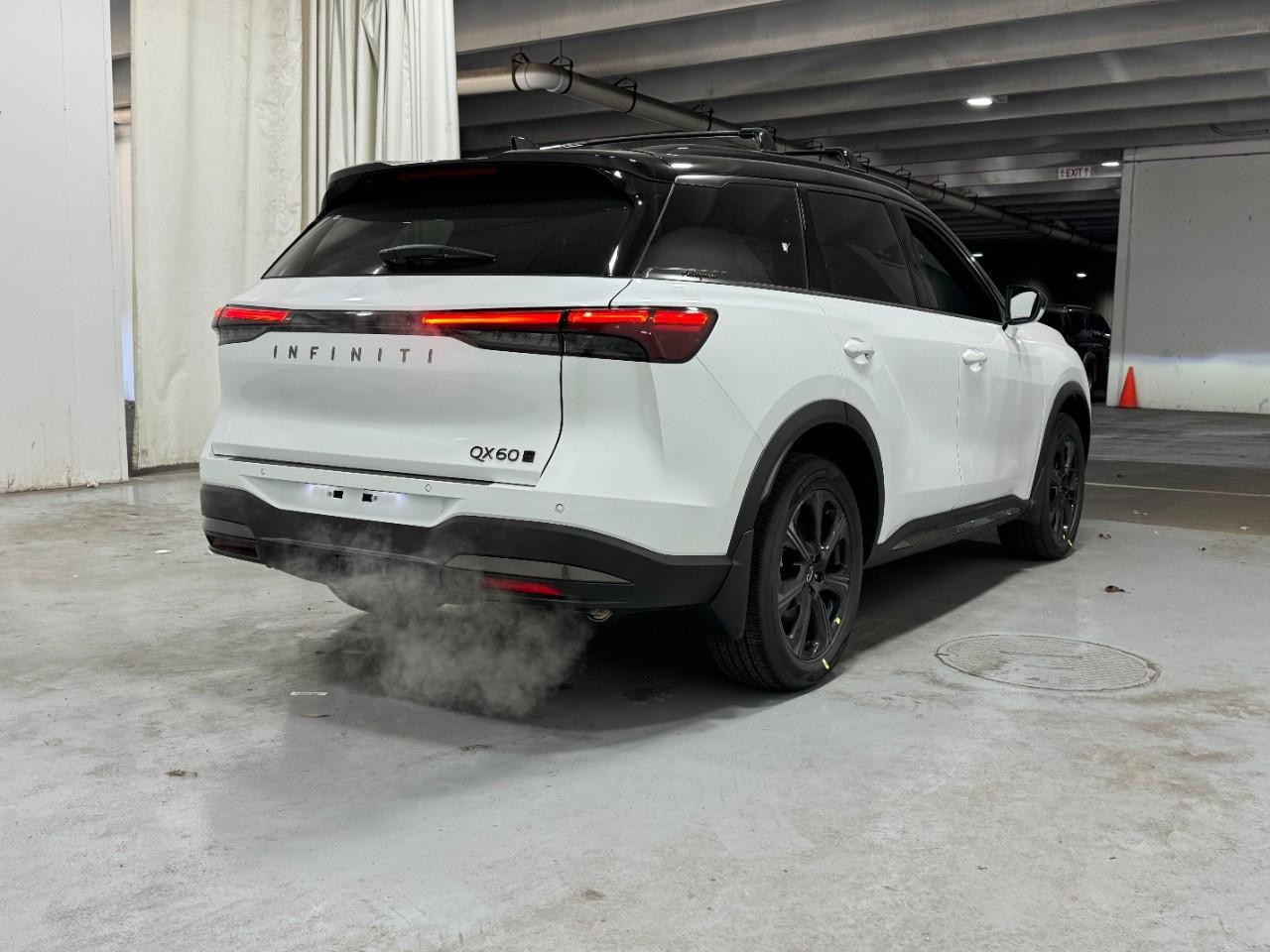 INFINITI QX60 Vehicle Full-screen Gallery Image 4