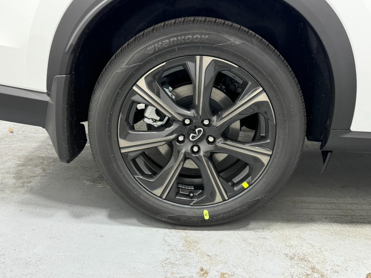 INFINITI QX60 Vehicle Full-screen Gallery Image 5