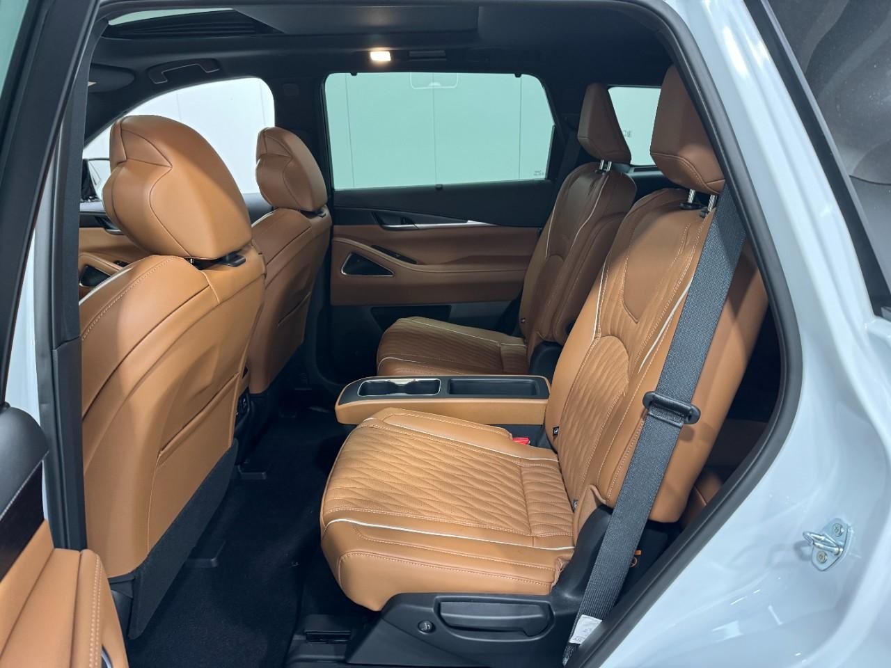 INFINITI QX60 Vehicle Full-screen Gallery Image 9