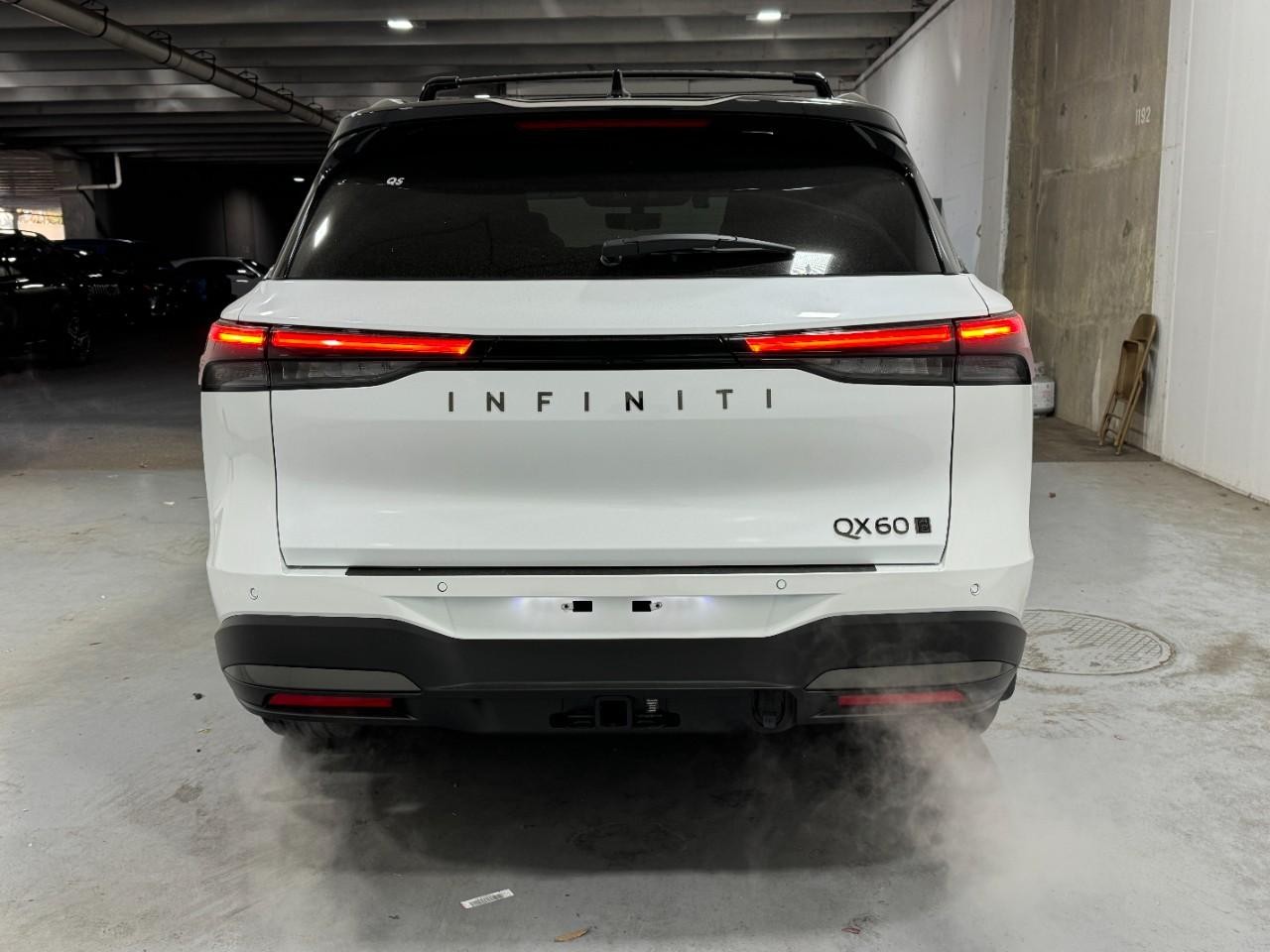 INFINITI QX60 Vehicle Full-screen Gallery Image 10