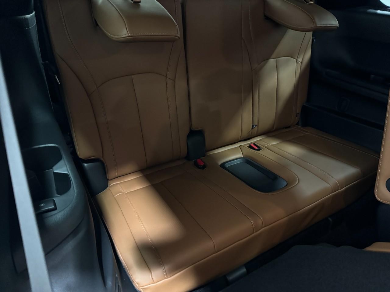 INFINITI QX60 Vehicle Full-screen Gallery Image 11