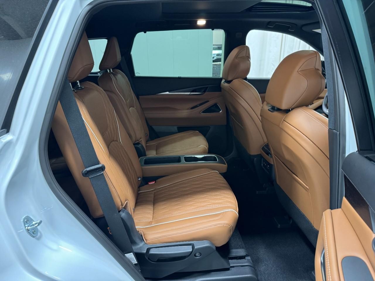 INFINITI QX60 Vehicle Full-screen Gallery Image 12