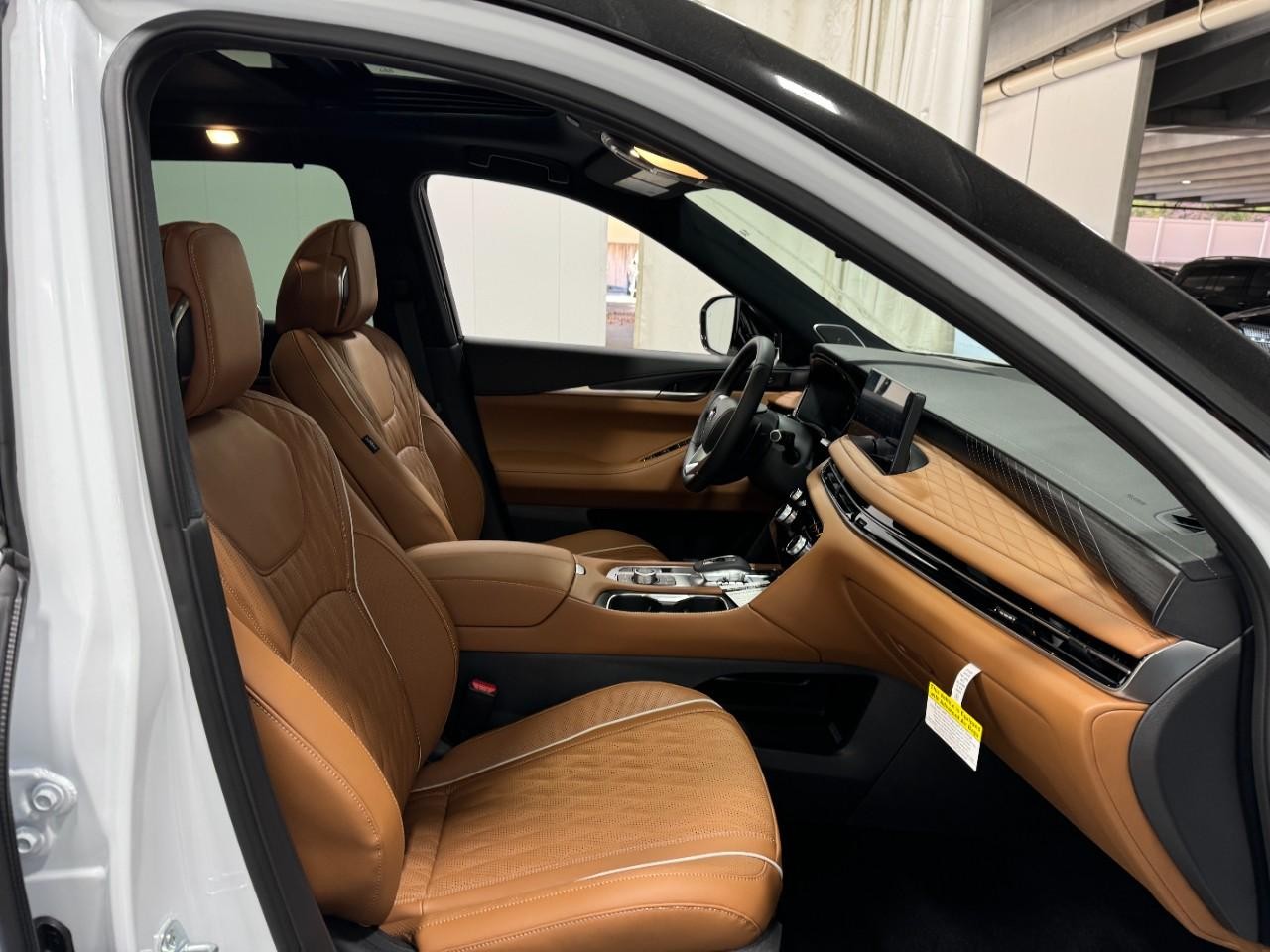 INFINITI QX60 Vehicle Full-screen Gallery Image 21