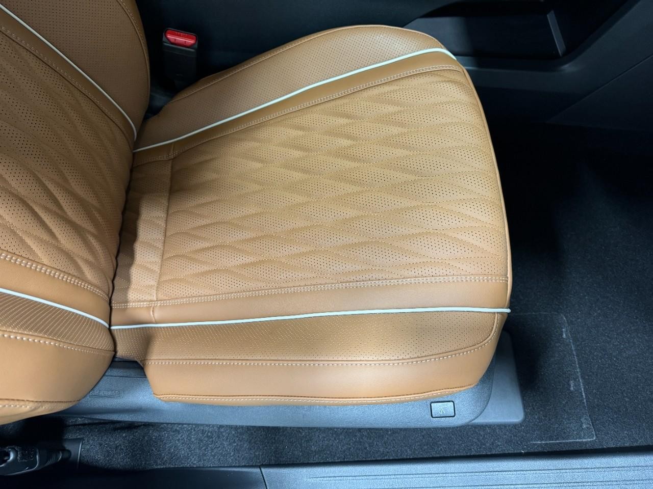 INFINITI QX60 Vehicle Full-screen Gallery Image 22