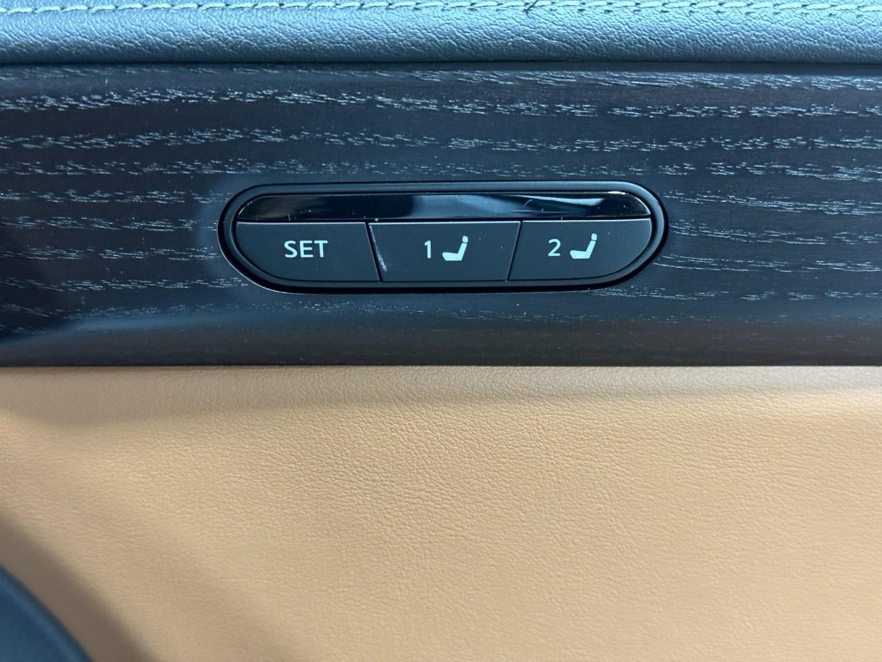 INFINITI QX60 Vehicle Full-screen Gallery Image 24