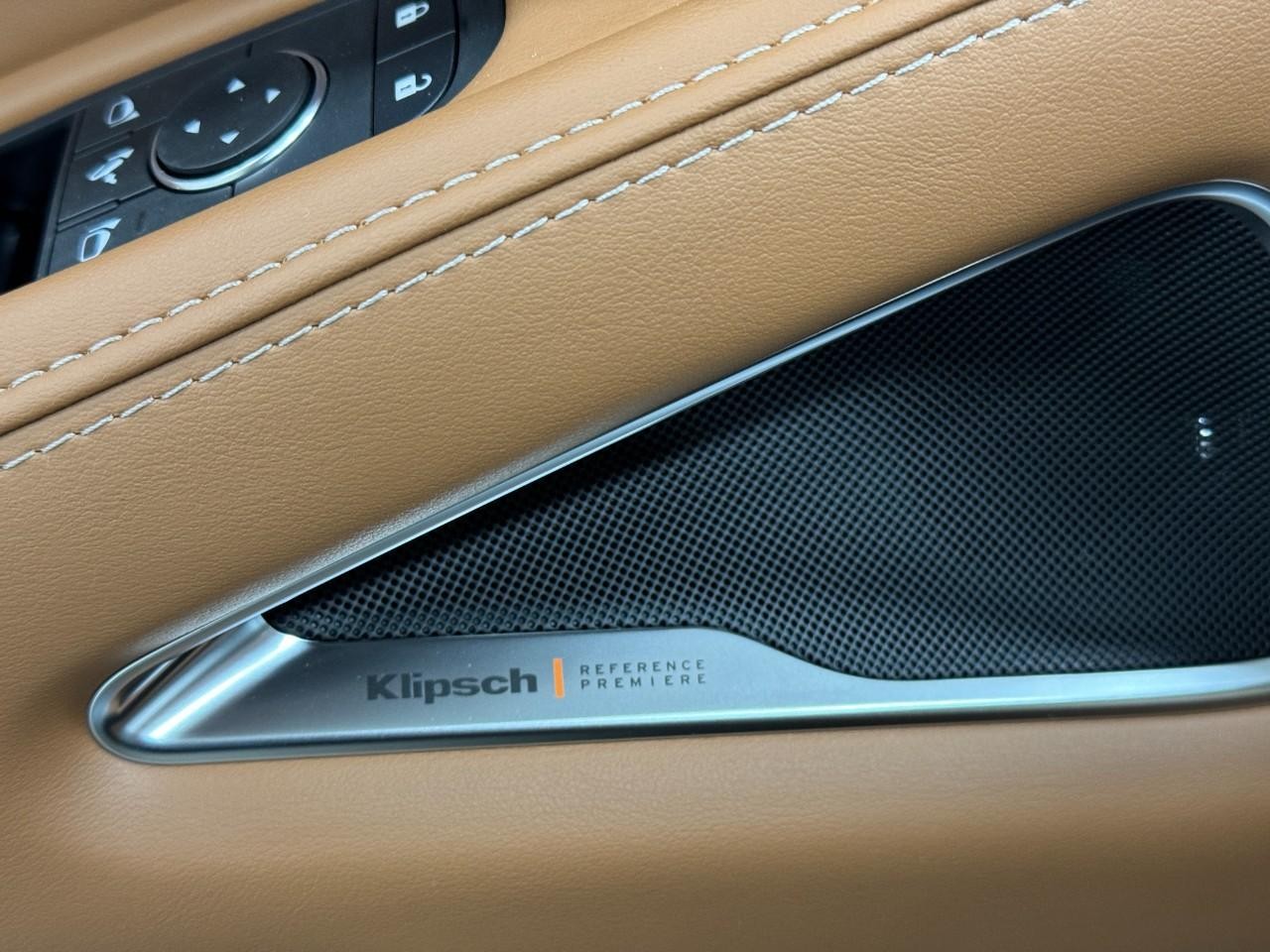 INFINITI QX60 Vehicle Full-screen Gallery Image 28