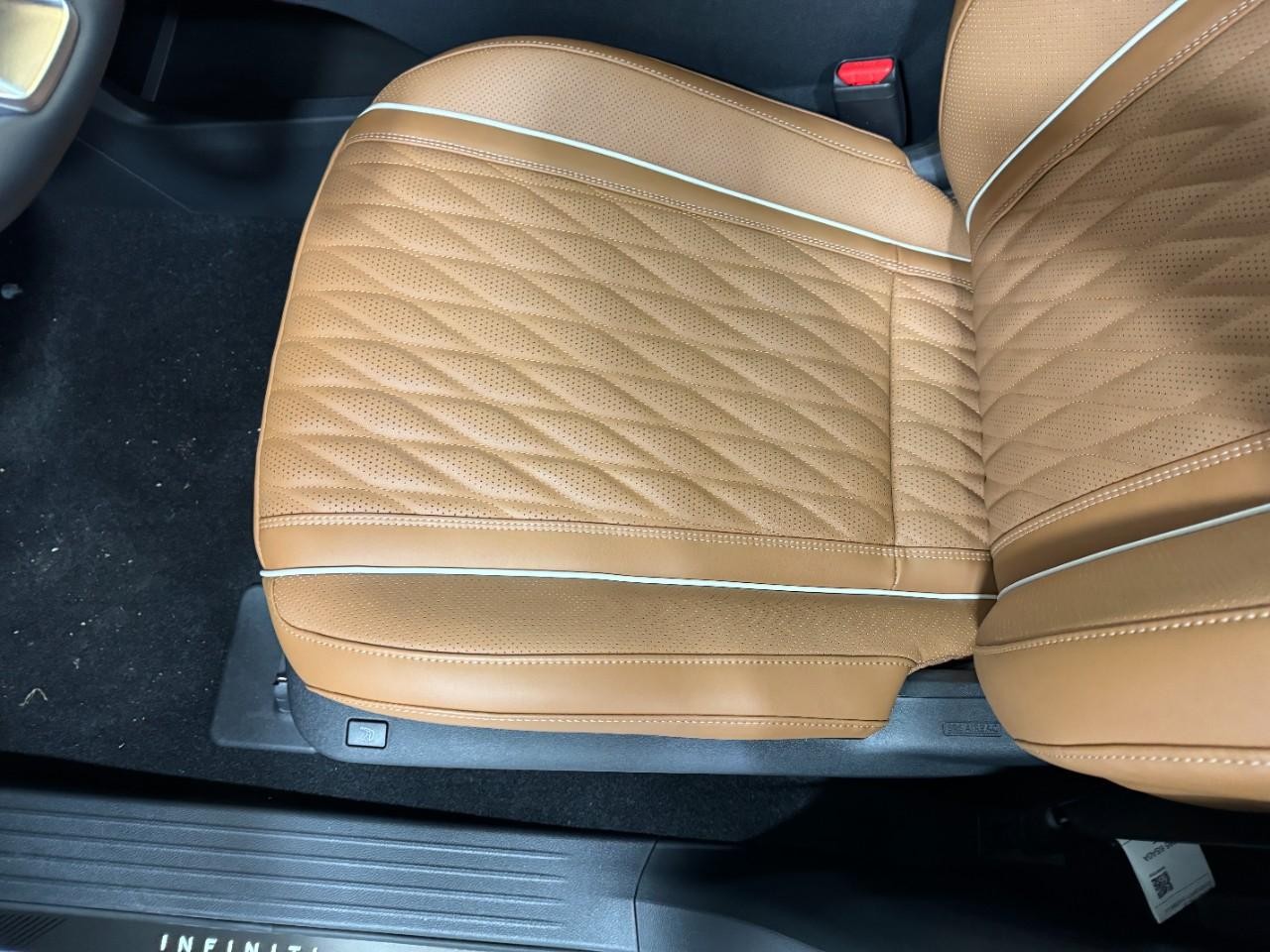 INFINITI QX60 Vehicle Full-screen Gallery Image 30