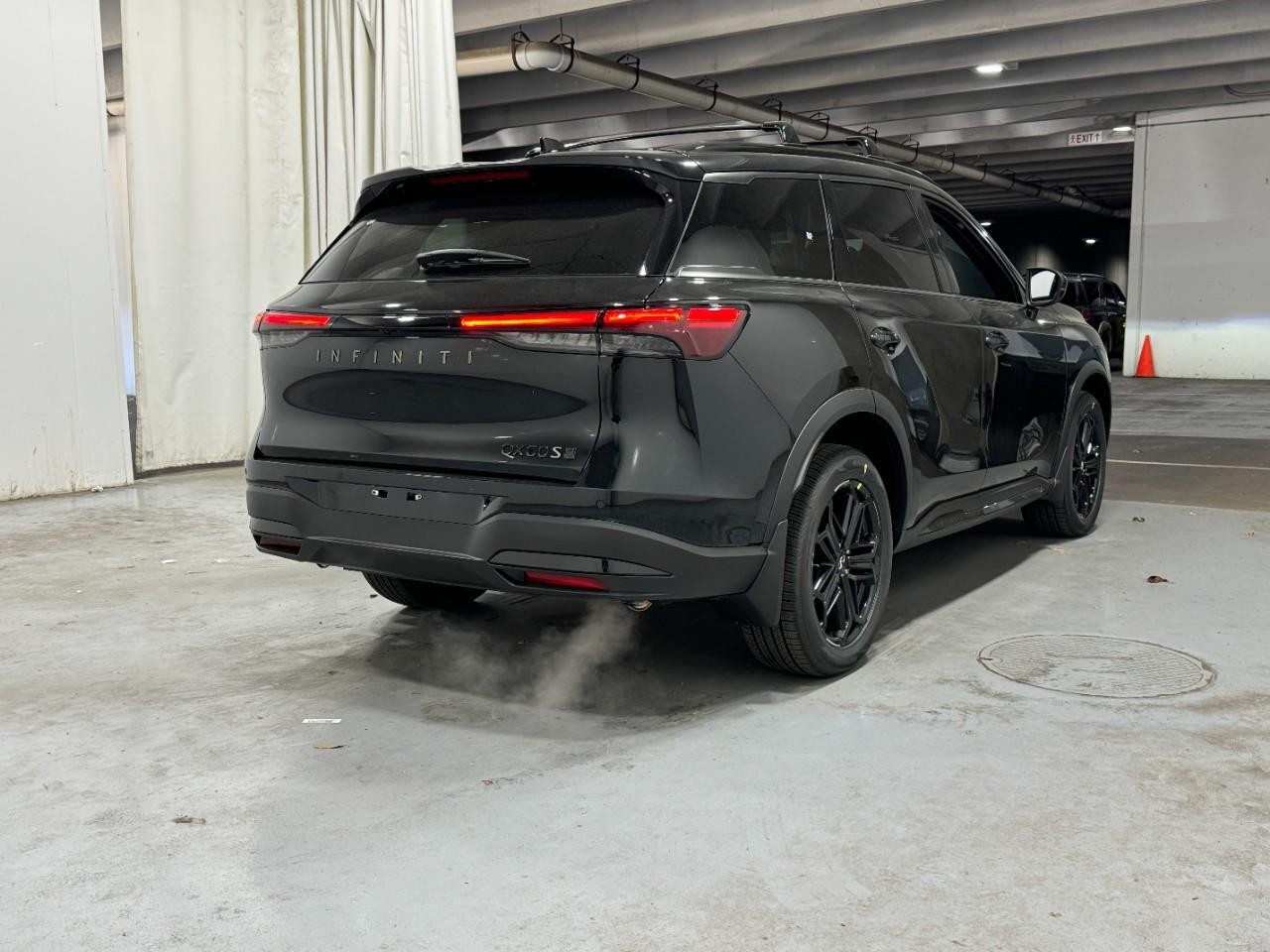 INFINITI QX60 Vehicle Full-screen Gallery Image 4