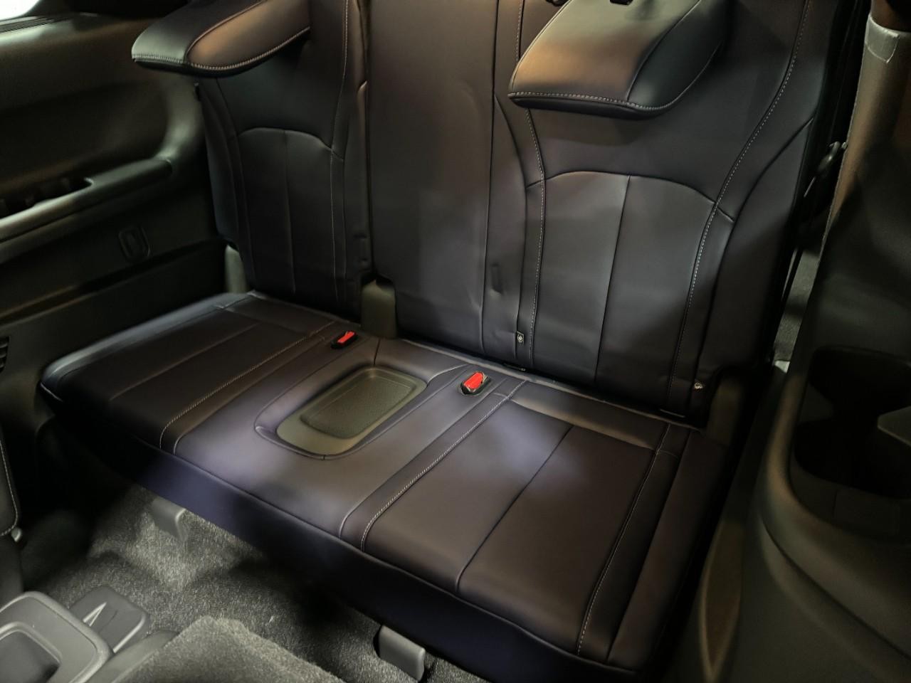 INFINITI QX60 Vehicle Full-screen Gallery Image 8