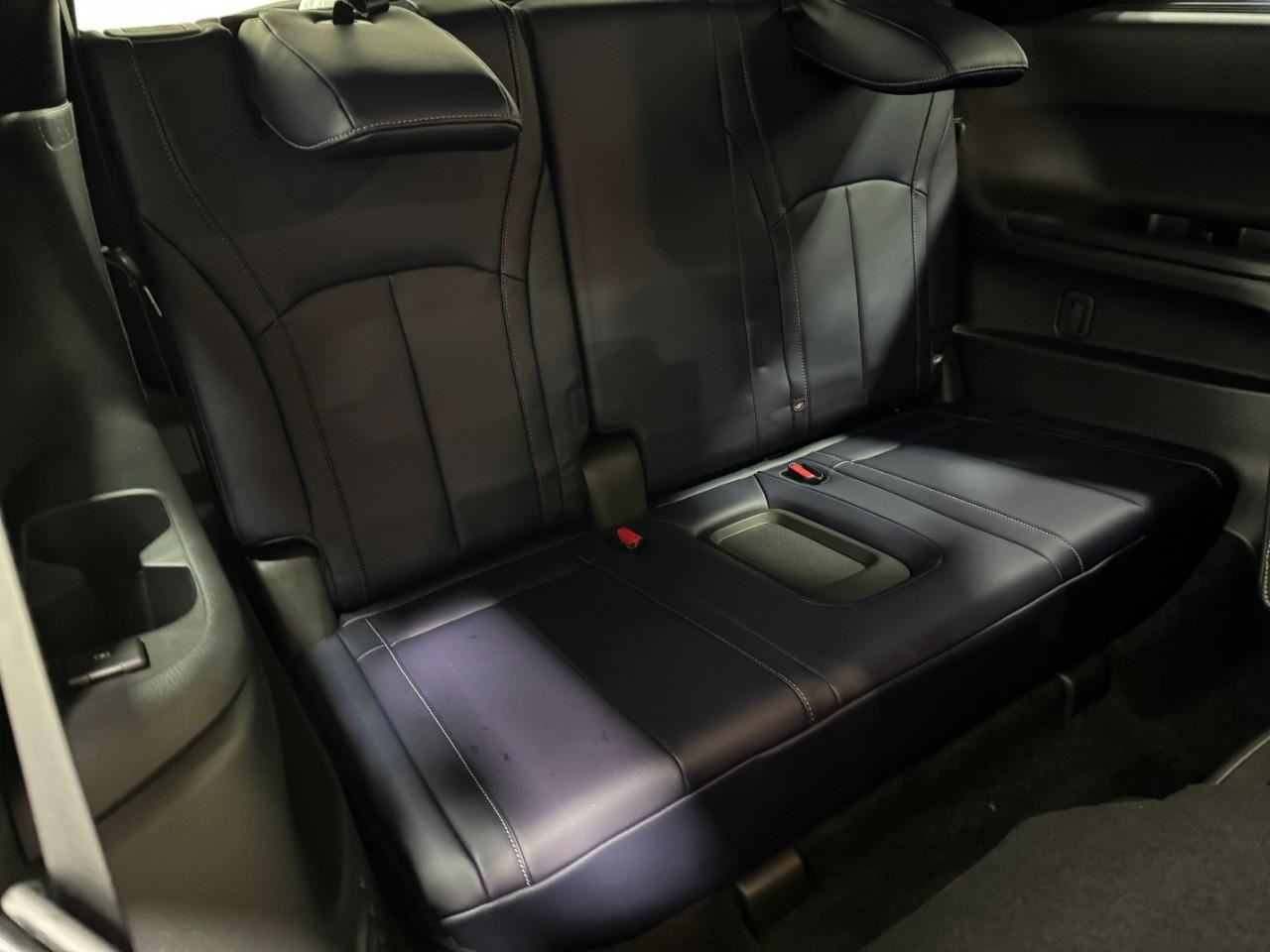 INFINITI QX60 Vehicle Full-screen Gallery Image 11