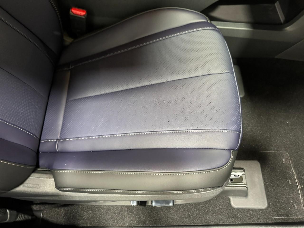 INFINITI QX60 Vehicle Full-screen Gallery Image 22