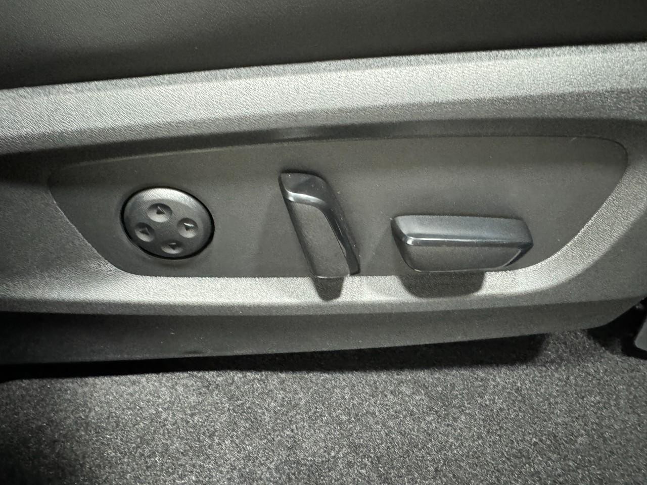 INFINITI QX60 Vehicle Full-screen Gallery Image 23