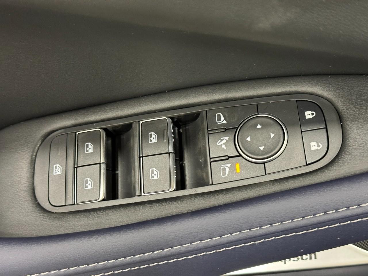 INFINITI QX60 Vehicle Full-screen Gallery Image 26