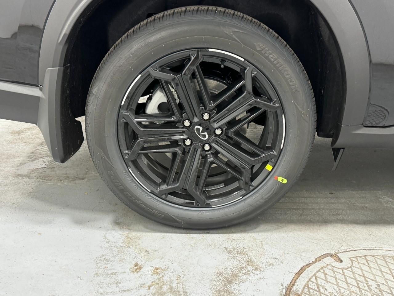 INFINITI QX60 Vehicle Full-screen Gallery Image 5