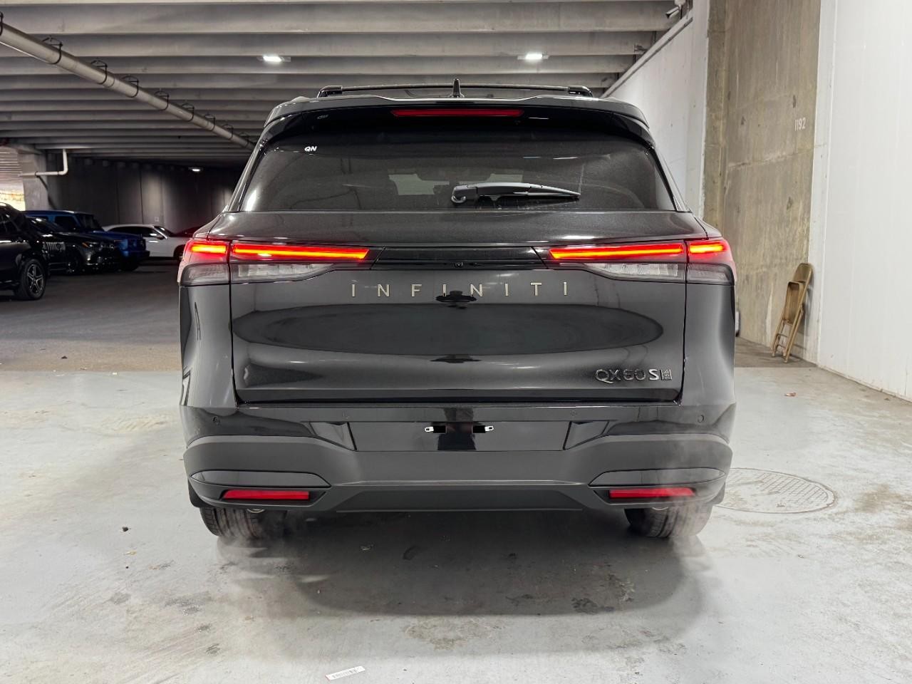 INFINITI QX60 Vehicle Full-screen Gallery Image 10