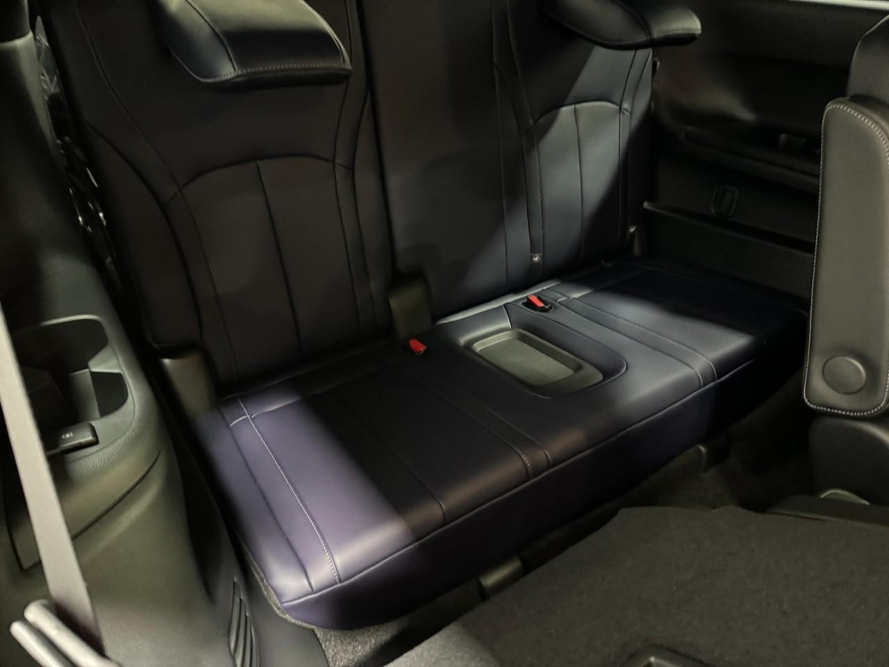 INFINITI QX60 Vehicle Full-screen Gallery Image 11