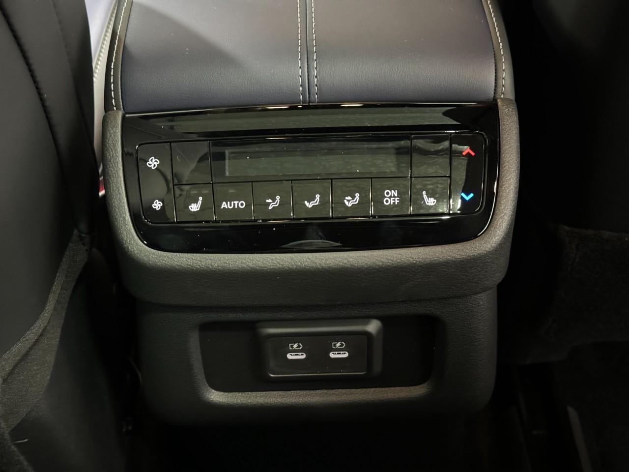 INFINITI QX60 Vehicle Full-screen Gallery Image 13