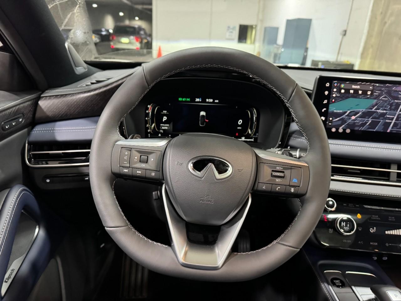 INFINITI QX60 Vehicle Full-screen Gallery Image 16