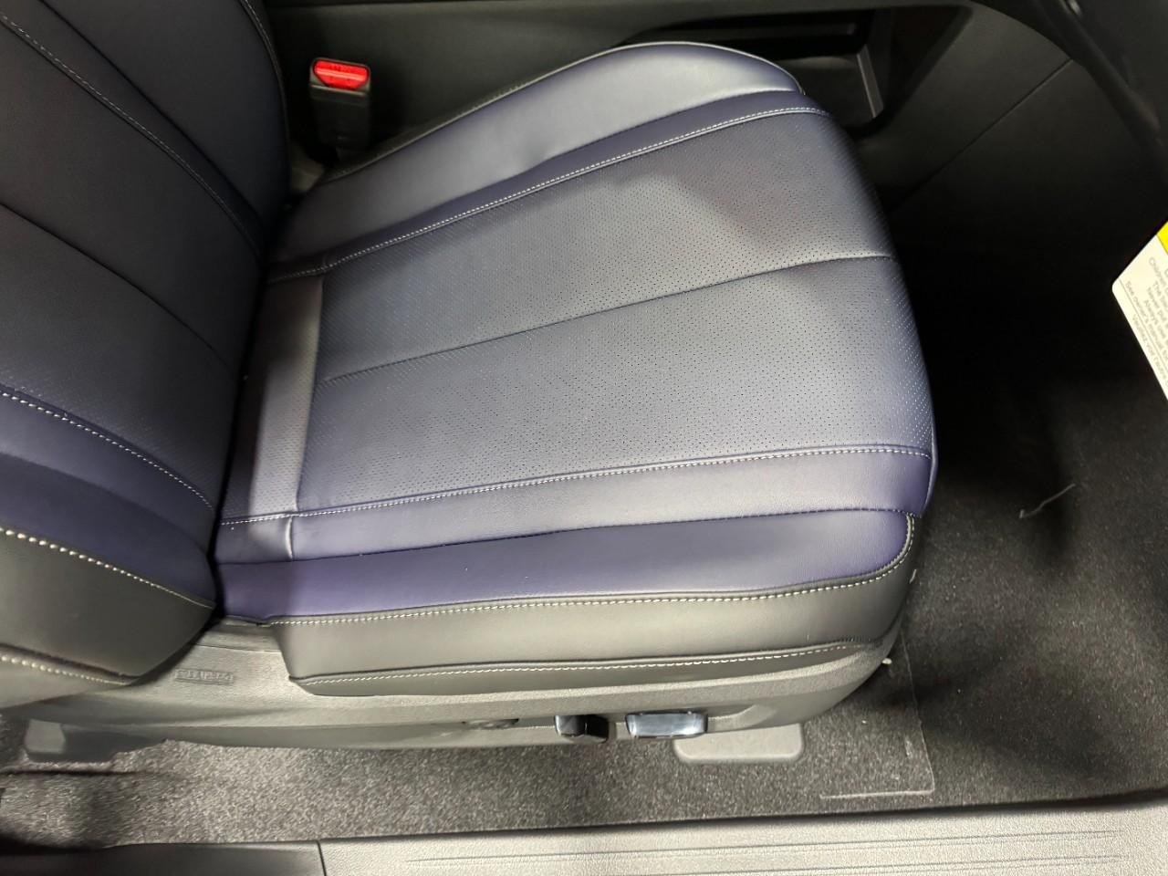 INFINITI QX60 Vehicle Full-screen Gallery Image 22