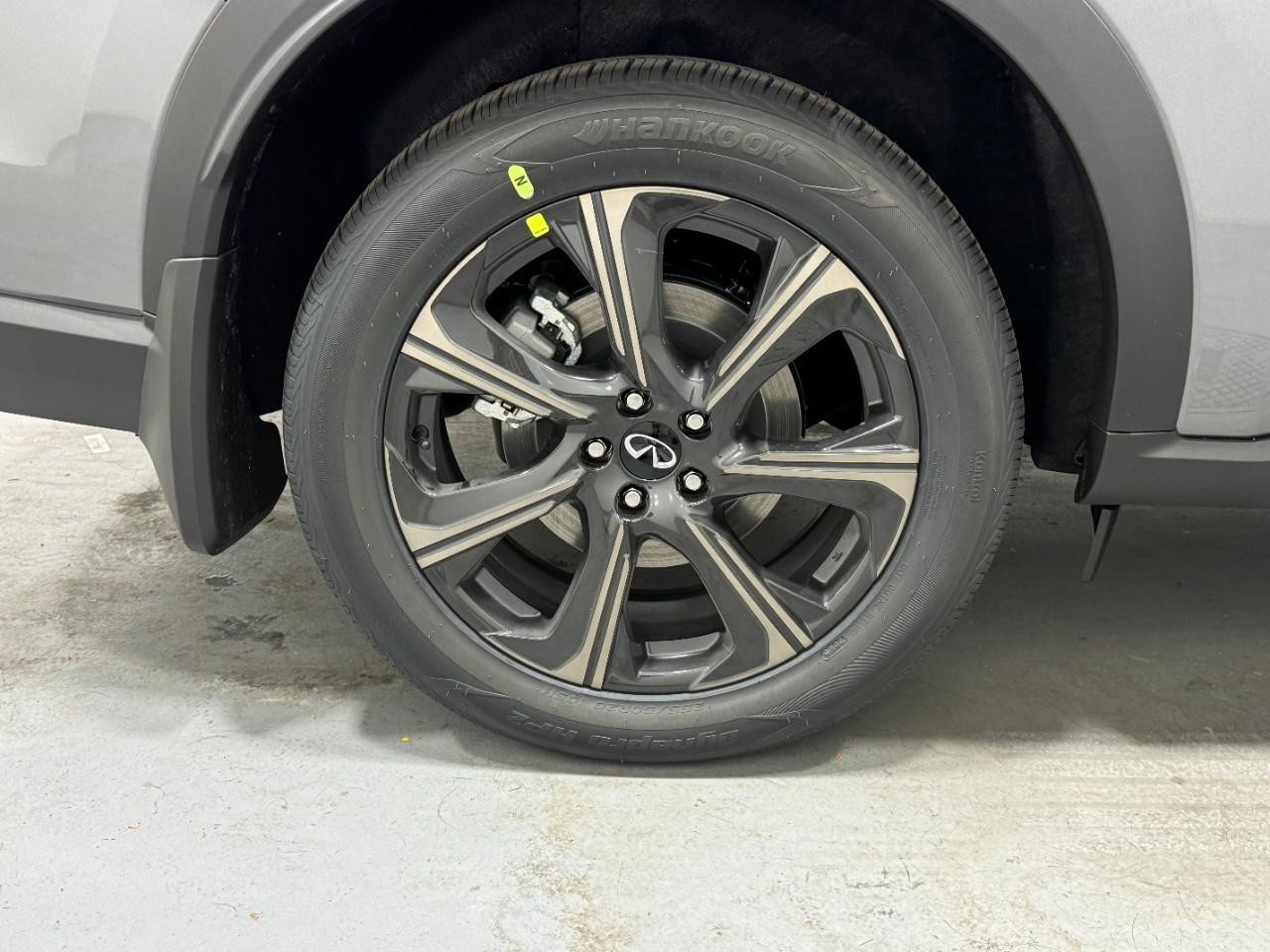 INFINITI QX60 Vehicle Full-screen Gallery Image 5