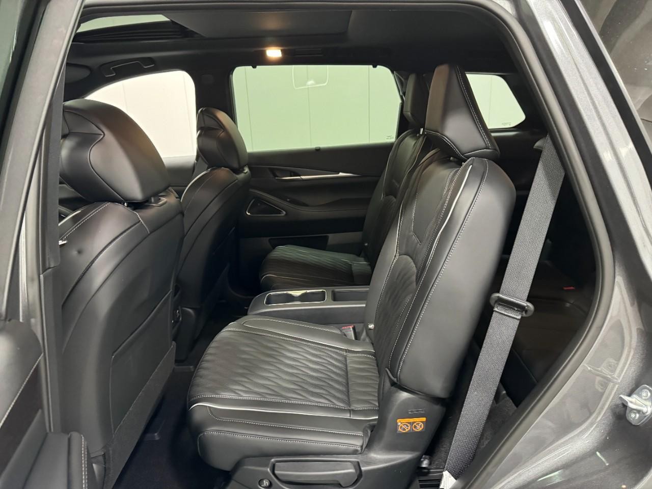 INFINITI QX60 Vehicle Full-screen Gallery Image 9