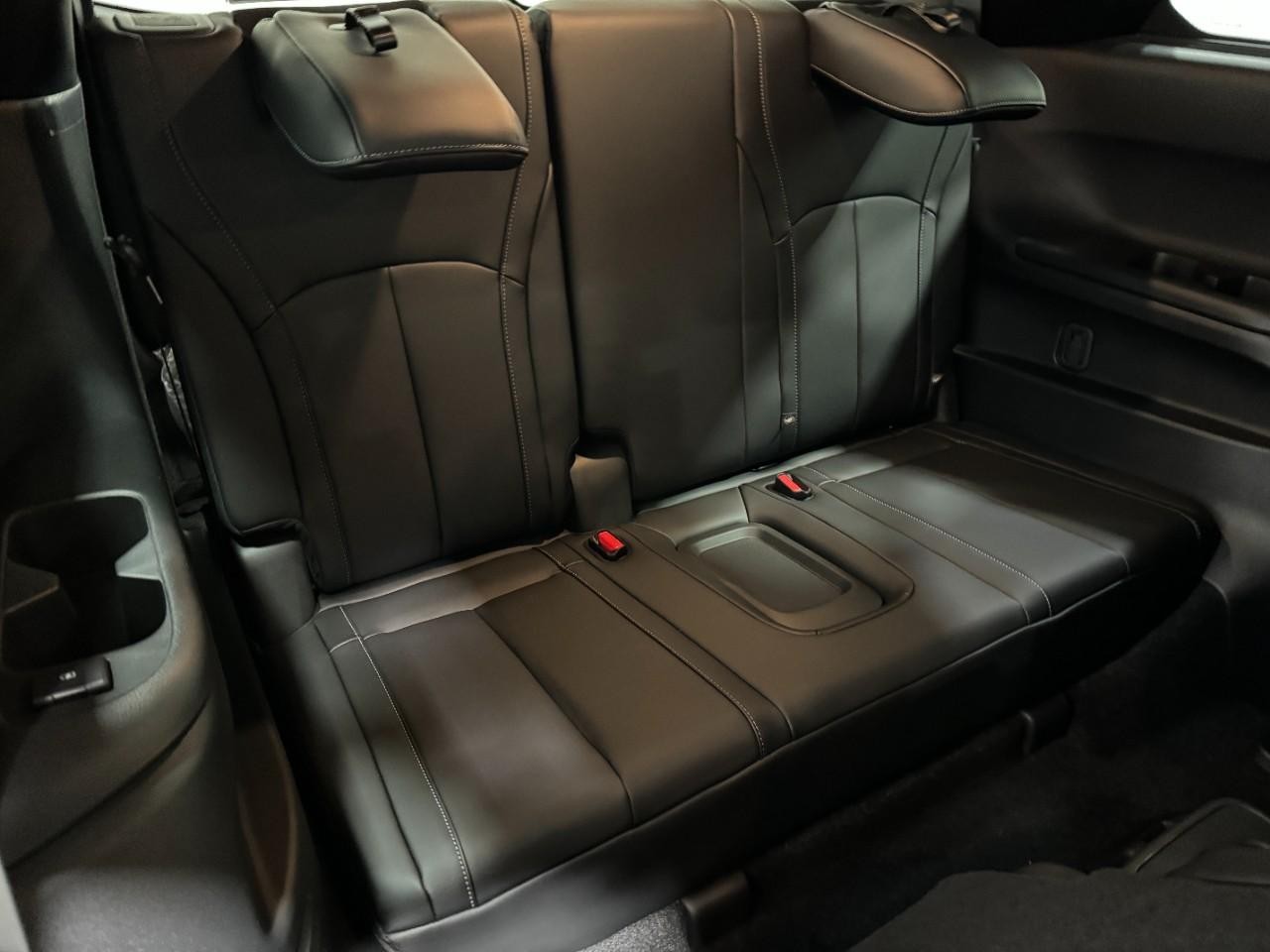 INFINITI QX60 Vehicle Full-screen Gallery Image 11