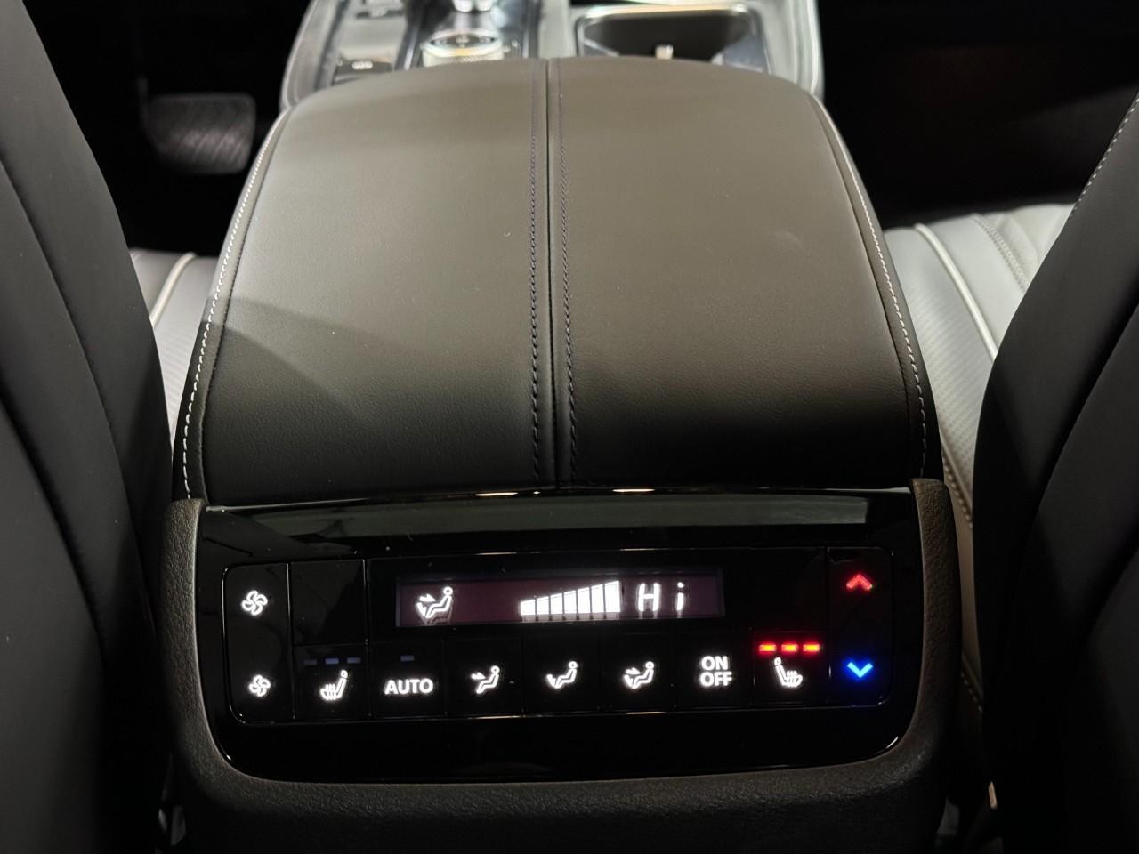 INFINITI QX60 Vehicle Full-screen Gallery Image 13