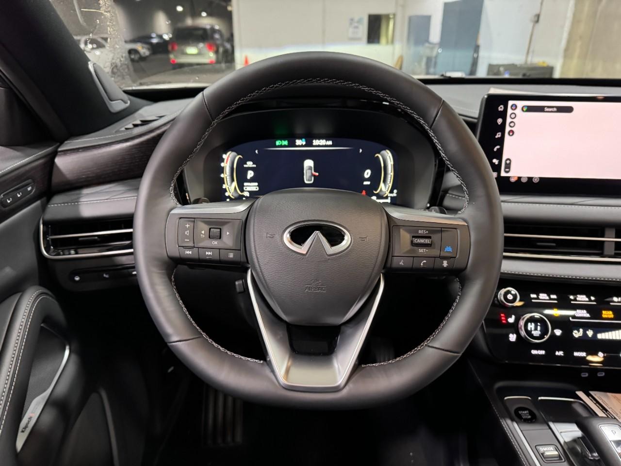 INFINITI QX60 Vehicle Full-screen Gallery Image 16