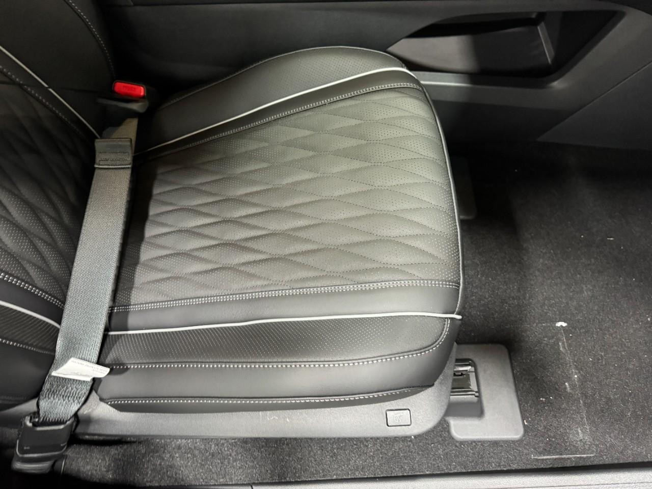 INFINITI QX60 Vehicle Full-screen Gallery Image 22