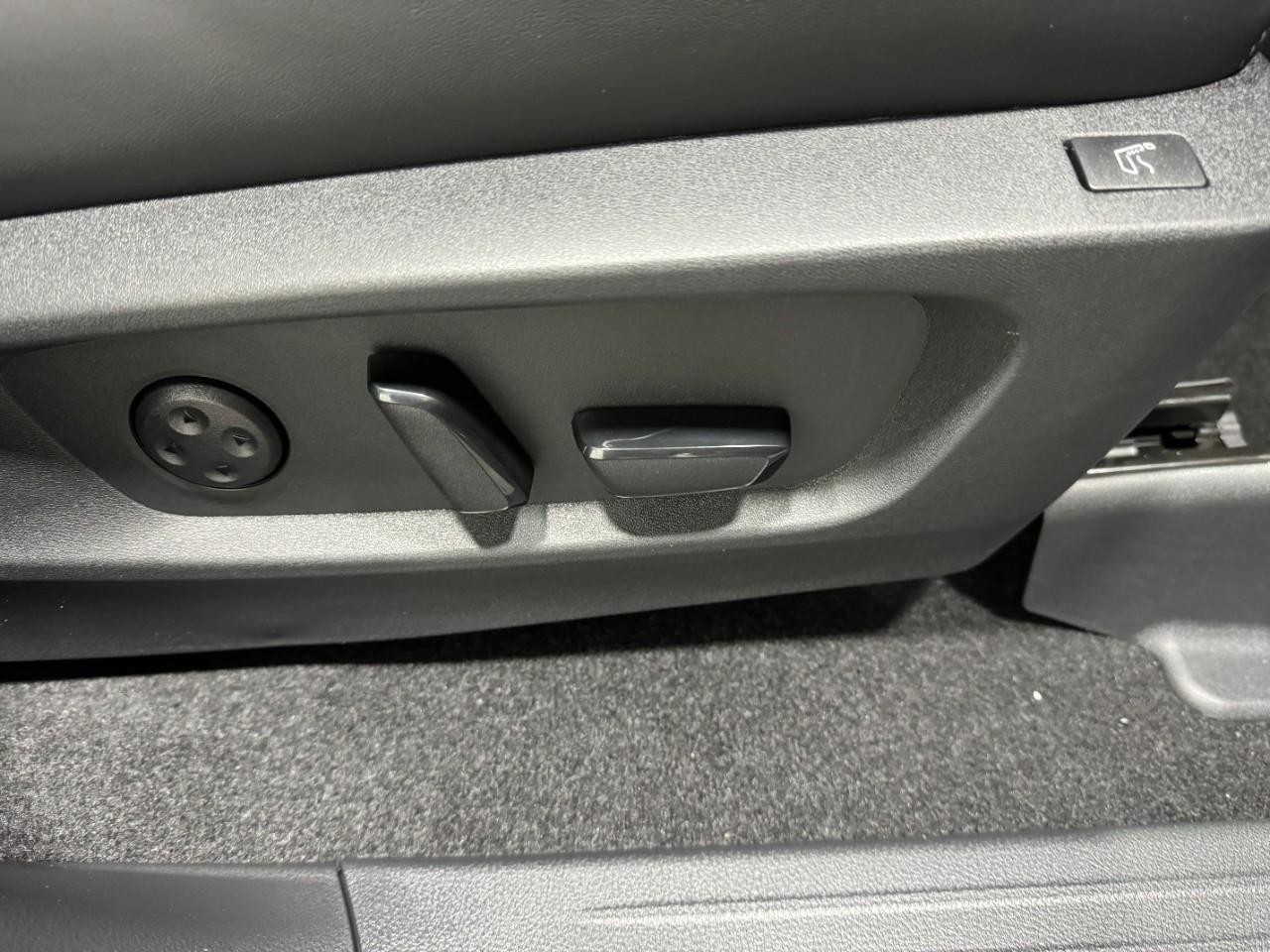 INFINITI QX60 Vehicle Full-screen Gallery Image 23