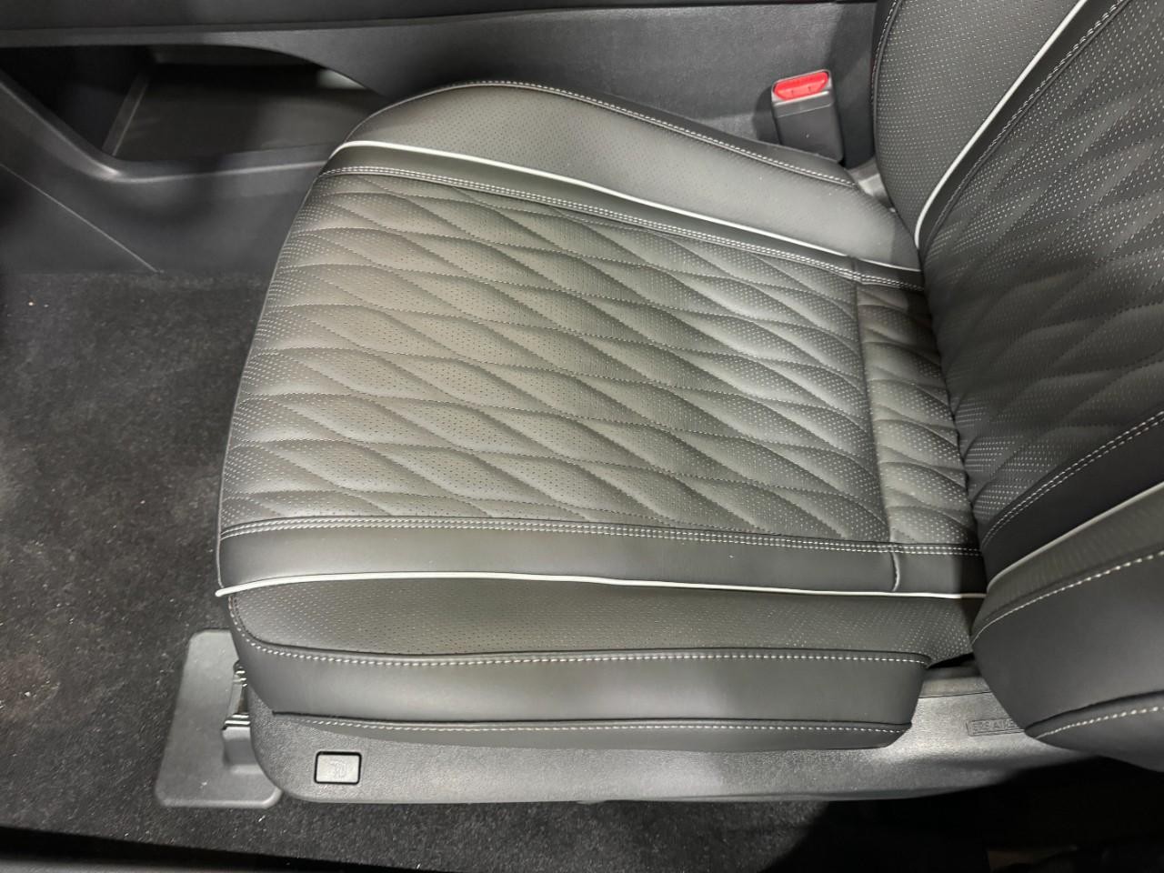 INFINITI QX60 Vehicle Full-screen Gallery Image 30