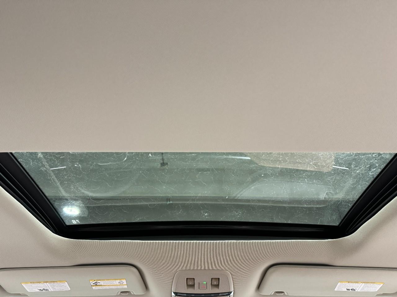 INFINITI QX80 Vehicle Full-screen Gallery Image 14