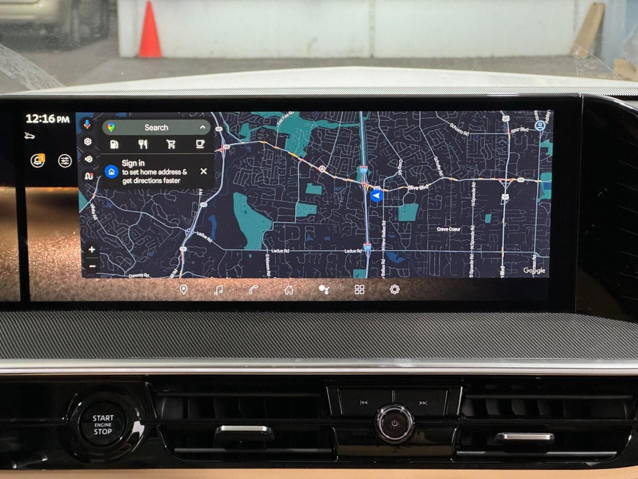 INFINITI QX80 Vehicle Full-screen Gallery Image 17