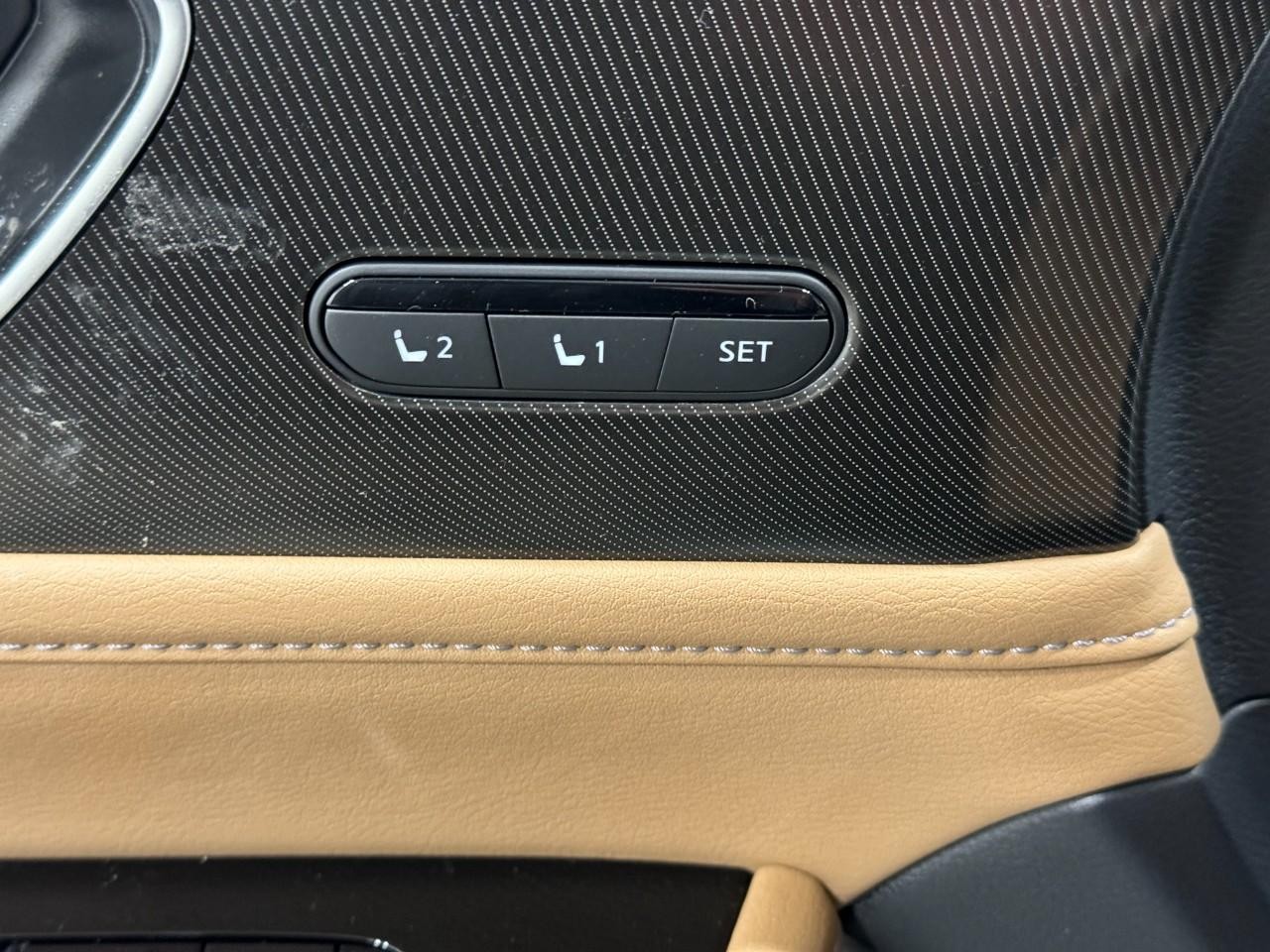 INFINITI QX80 Vehicle Full-screen Gallery Image 25