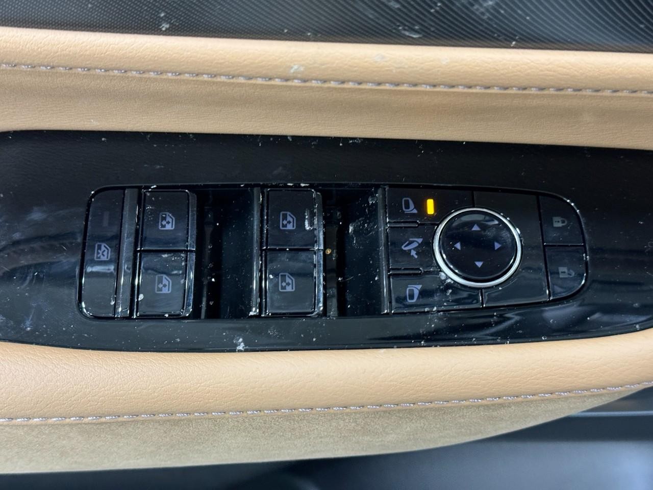 INFINITI QX80 Vehicle Full-screen Gallery Image 26