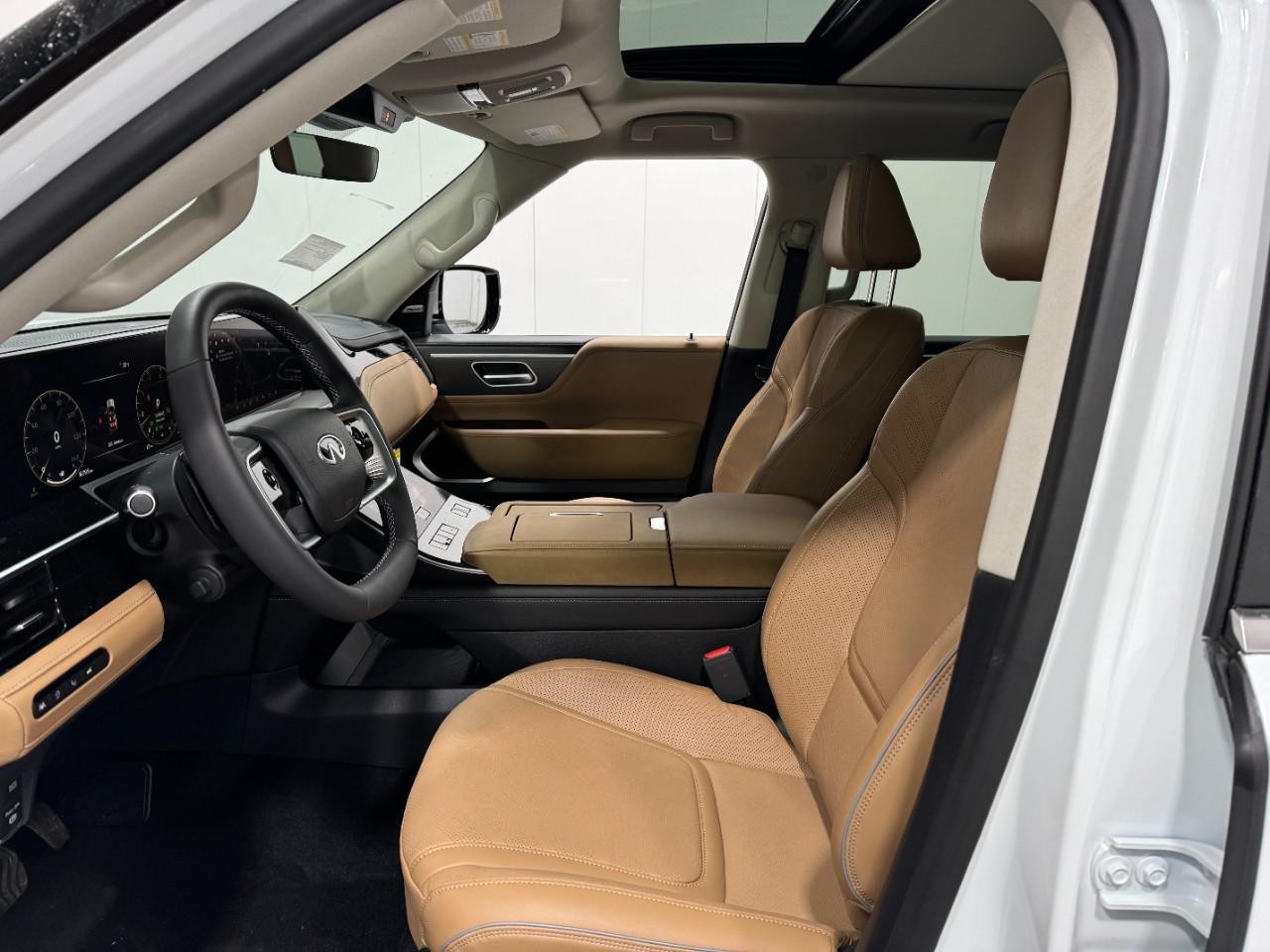 INFINITI QX80 Vehicle Full-screen Gallery Image 27