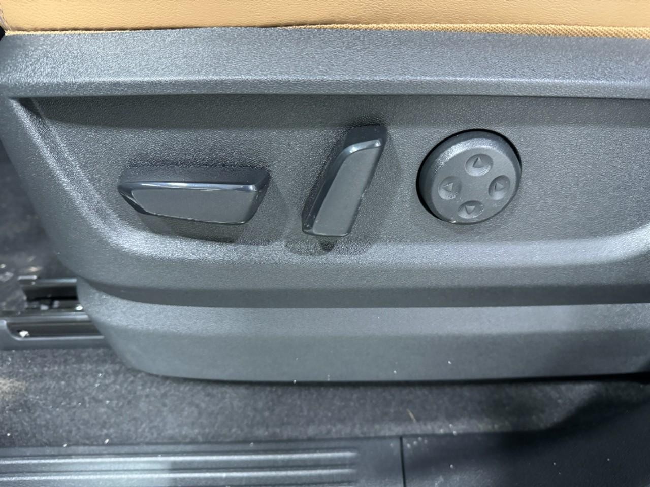 INFINITI QX80 Vehicle Full-screen Gallery Image 29