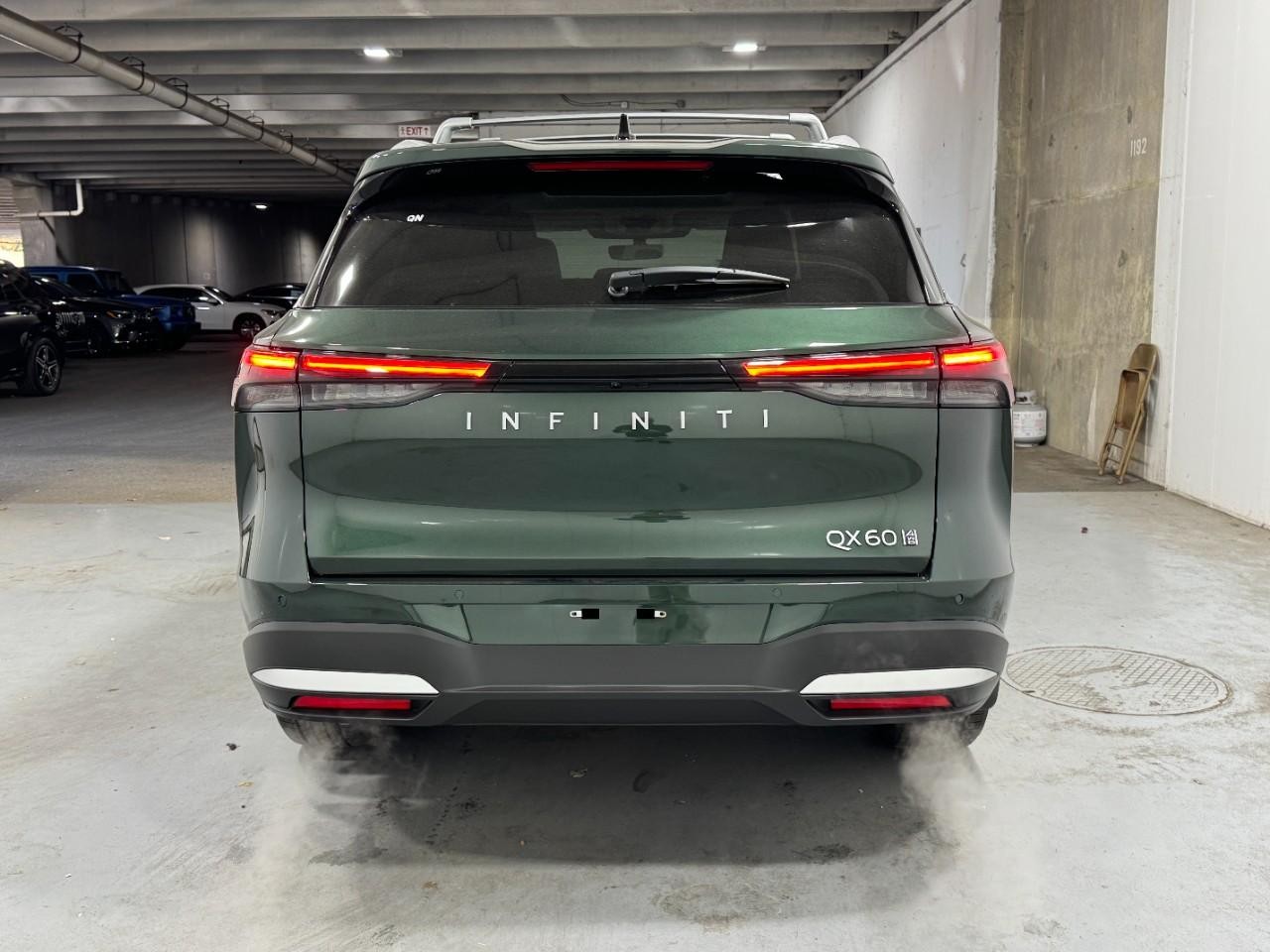 INFINITI QX60 Vehicle Full-screen Gallery Image 10