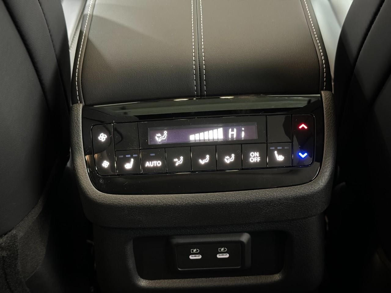 INFINITI QX60 Vehicle Full-screen Gallery Image 13