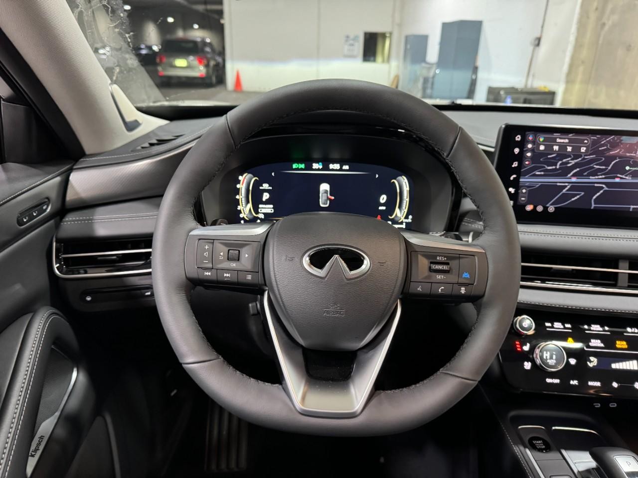 INFINITI QX60 Vehicle Full-screen Gallery Image 16