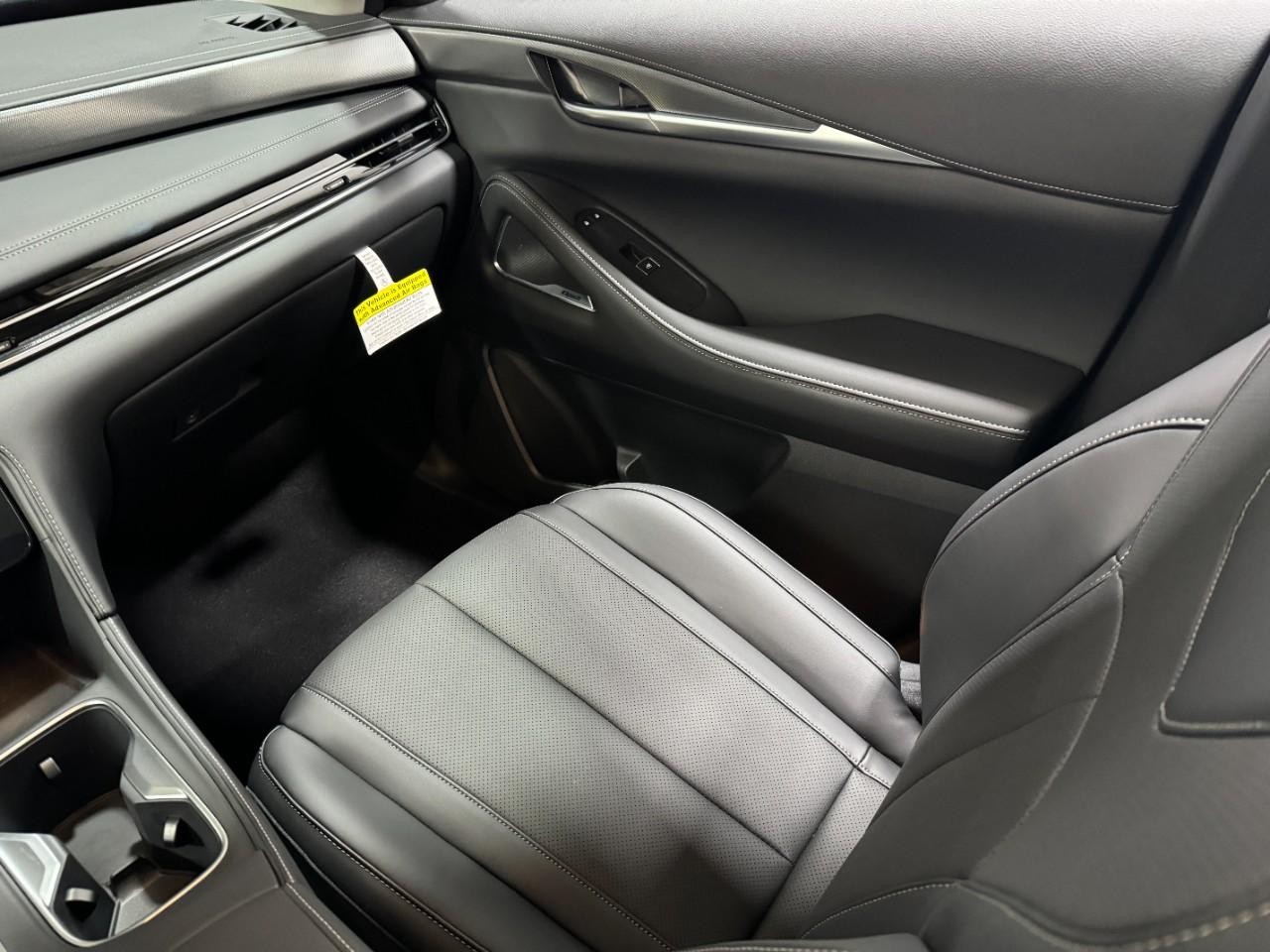 INFINITI QX60 Vehicle Full-screen Gallery Image 20